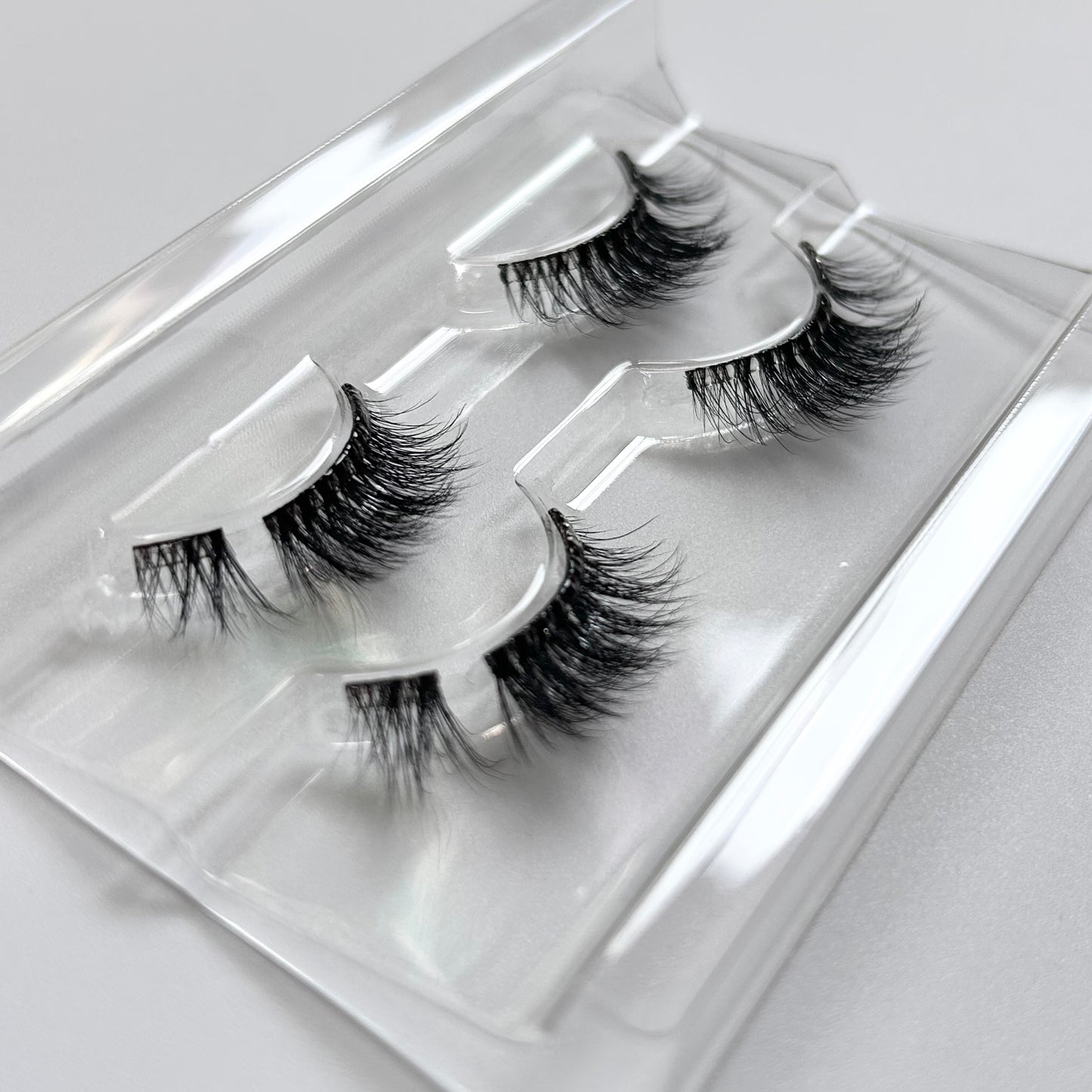 BOARDING PASS - Classic Soft Wispy Volume Pre-glued Half-to- Full Lashes