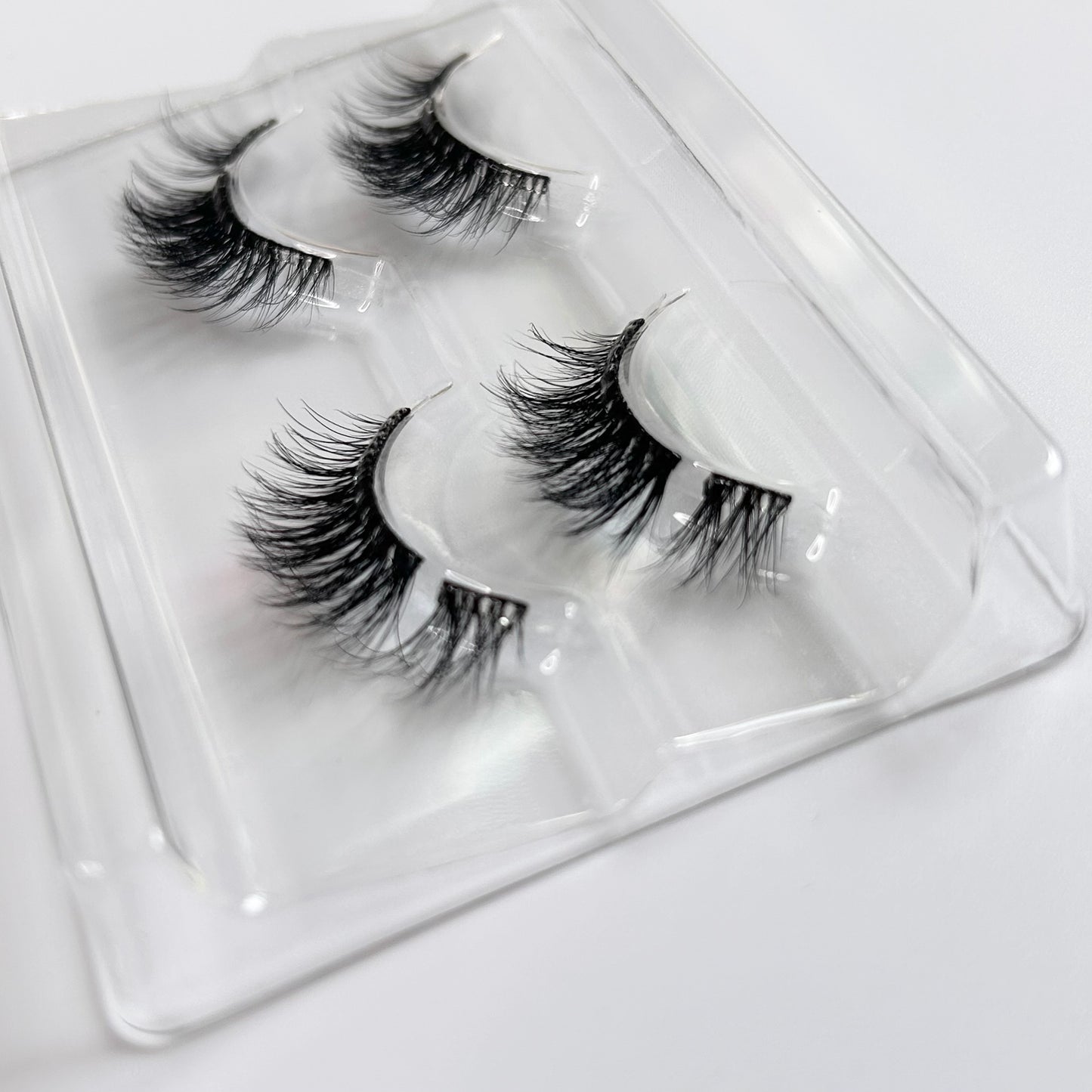 BOARDING PASS - Classic Soft Wispy Volume Pre-glued Half-to- Full Lashes