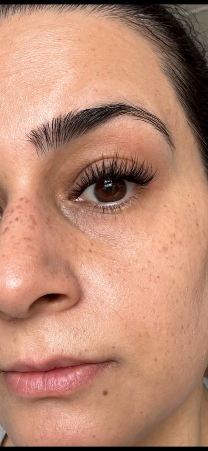 UPGRADE ME - Hybrid Wispy Volume Pre-glued Cluster Lashes