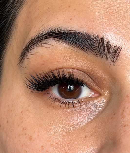 FIRST CLASS FLICK – Fluffy Volume Pre-glued Half Lashes