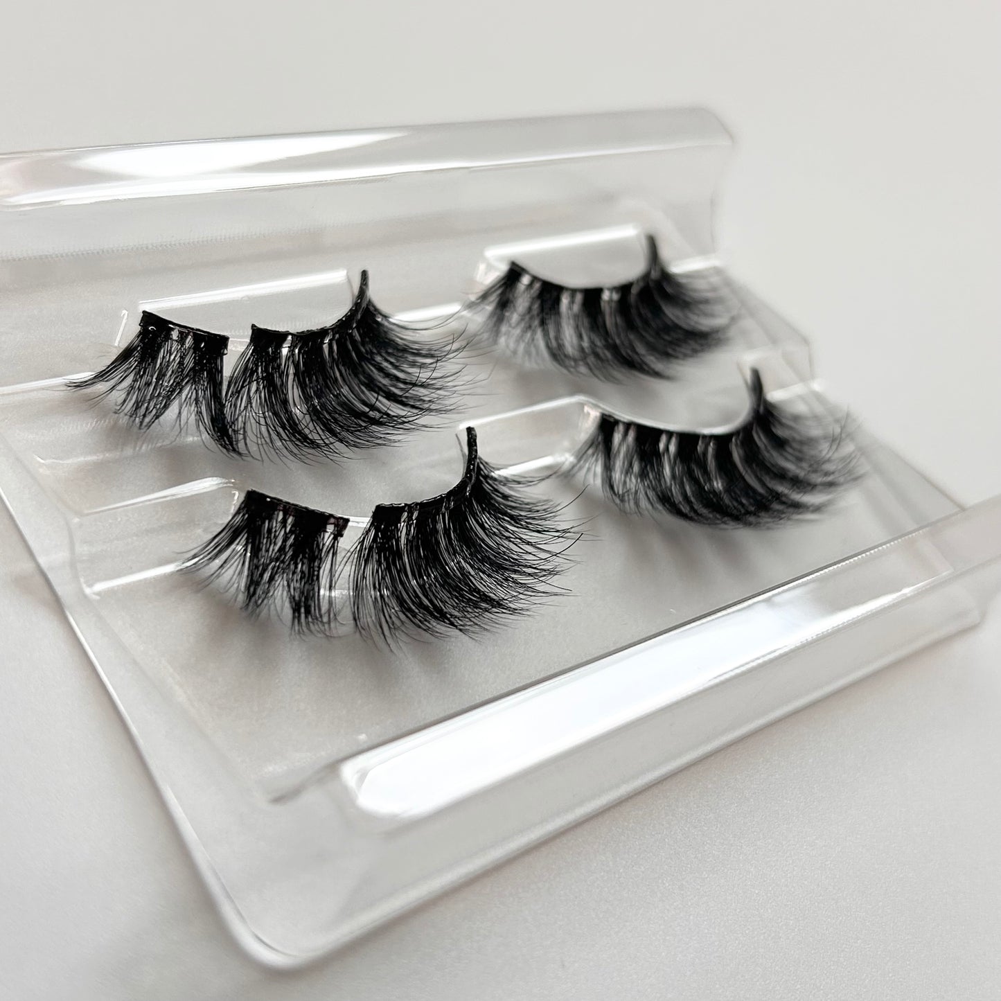 ALL ACCESS - Wispy Full Volume Half-to- Full Pre-glued Lashes