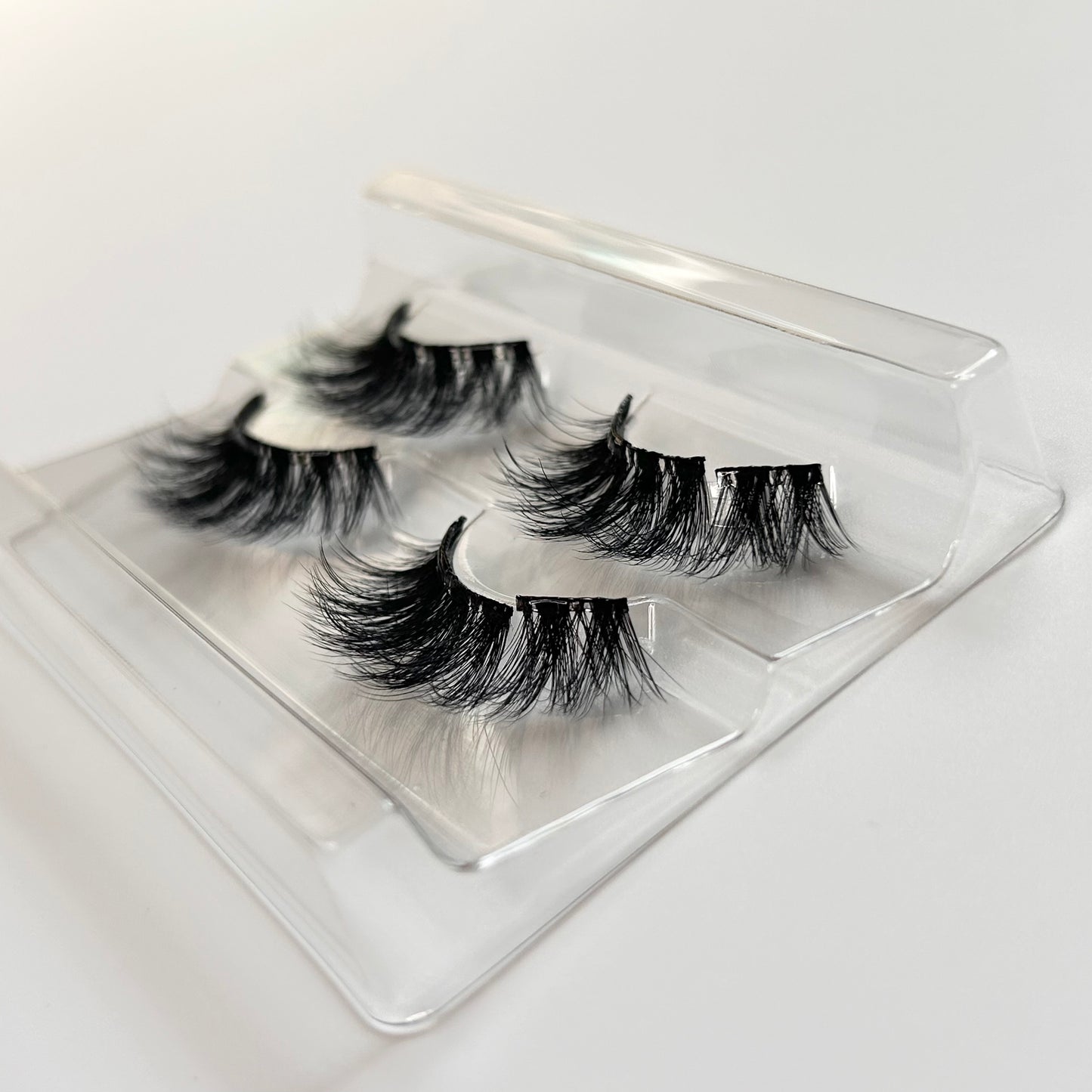 ALL ACCESS - Wispy Full Volume Half-to- Full Pre-glued Lashes