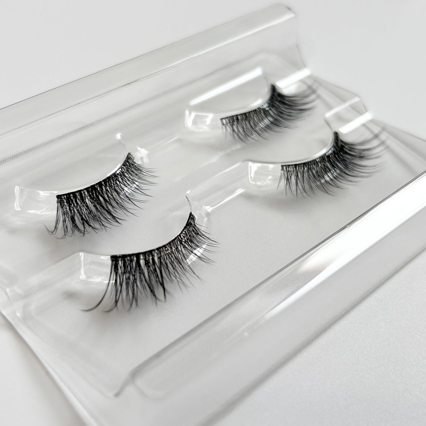 FINAL BOARDING – Natural Minimal Wisp Pre-glued Half Lashes