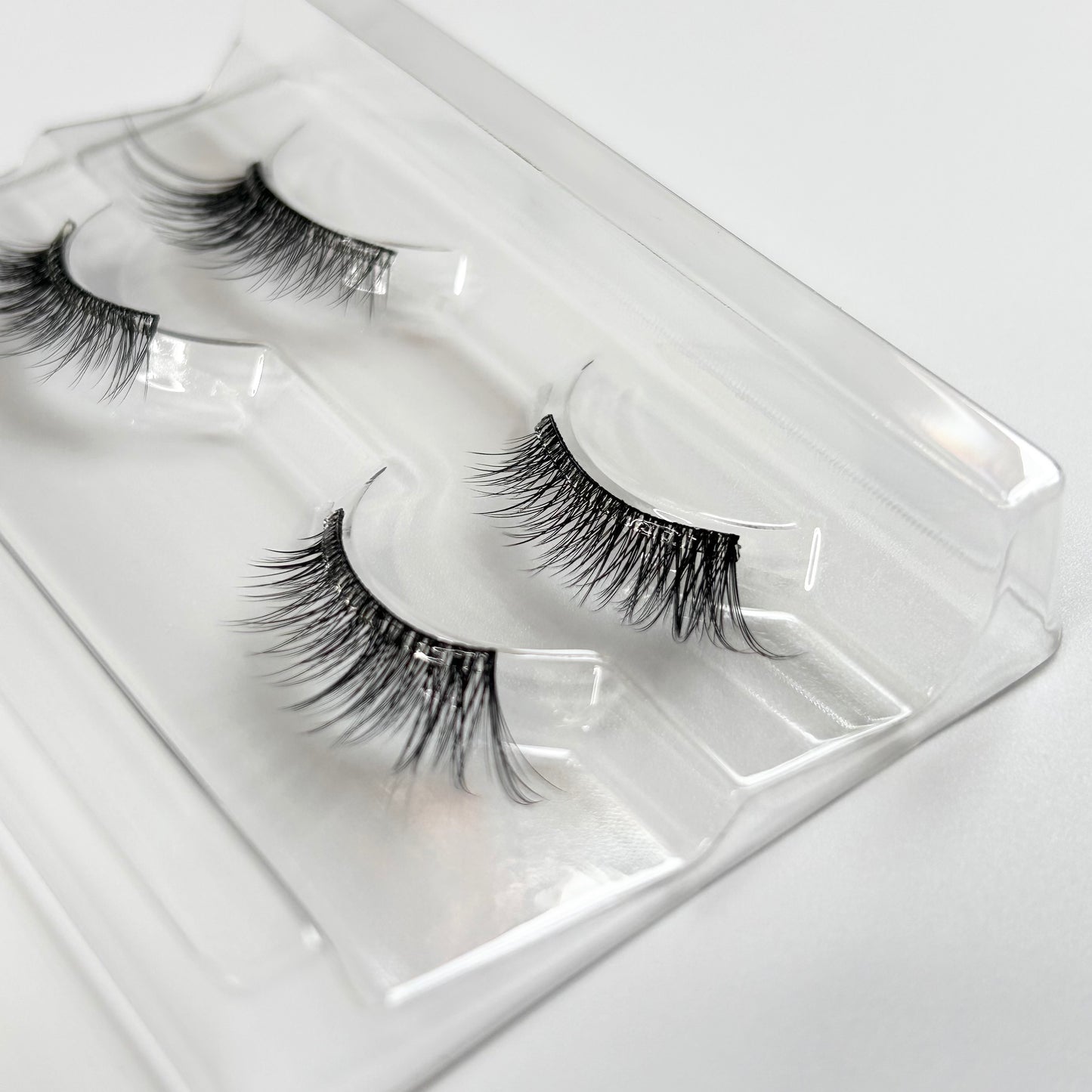 FINAL BOARDING – Natural Minimal Wisp Pre-glued Half Lashes