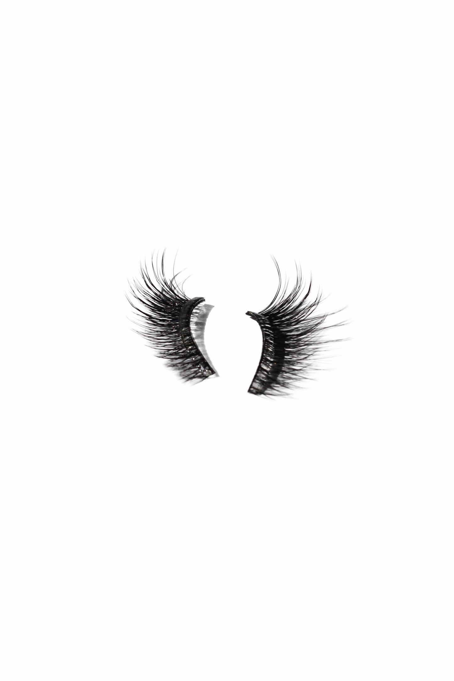 FINAL BOARDING – Natural Minimal Pre-glued Half Lashes