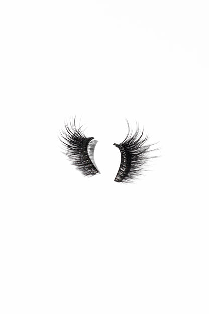 FINAL BOARDING – Natural Minimal Pre-glued Half Lashes