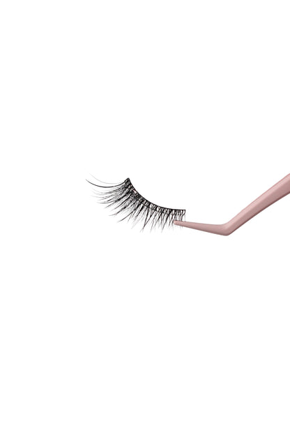 FINAL BOARDING – Natural Minimal Pre-glued Half Lashes