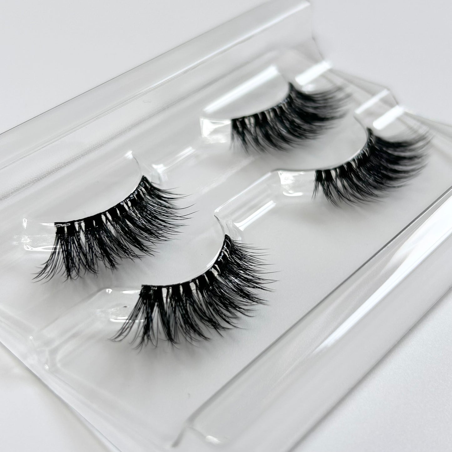 FIRST CLASS FLICK – Fluffy Volume Pre-glued Half Lashes