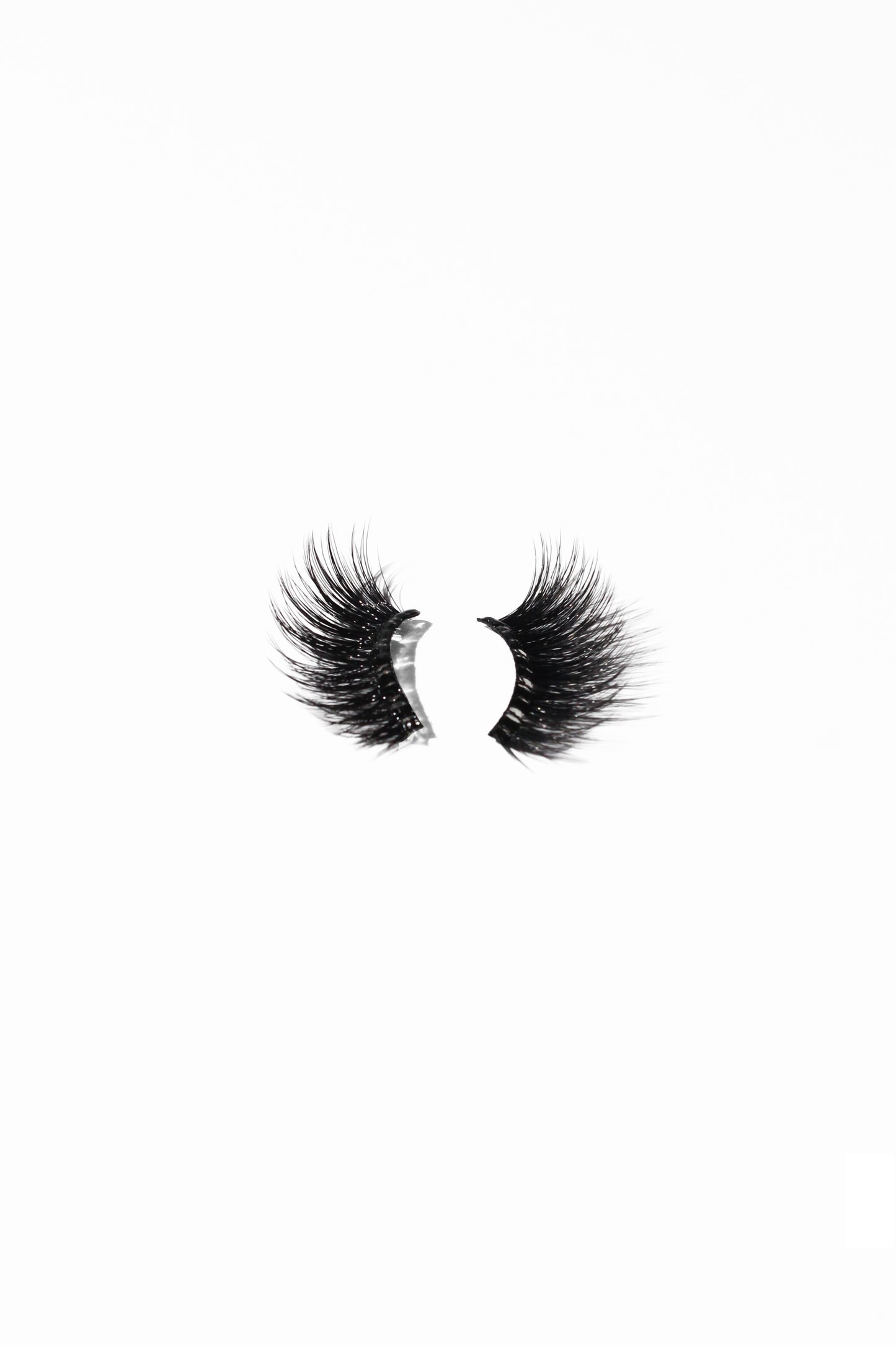 FIRST CLASS FLICK – Fluffy Volume Pre-glued Half Lashes