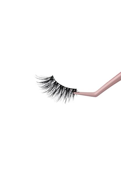 FIRST CLASS FLICK – Fluffy Volume Pre-glued Half Lashes