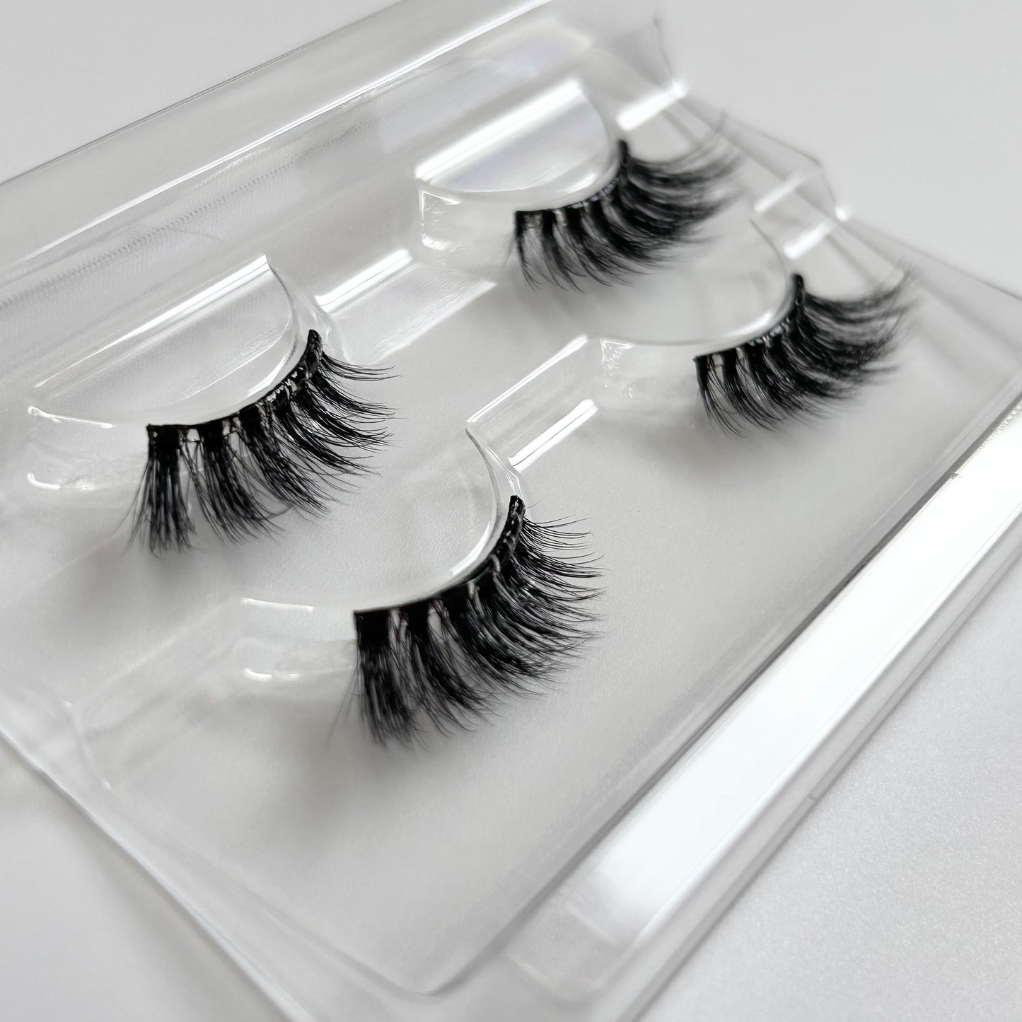 FLIGHT MODE – Soft Wispy Volume Pre-glued Half Lashes