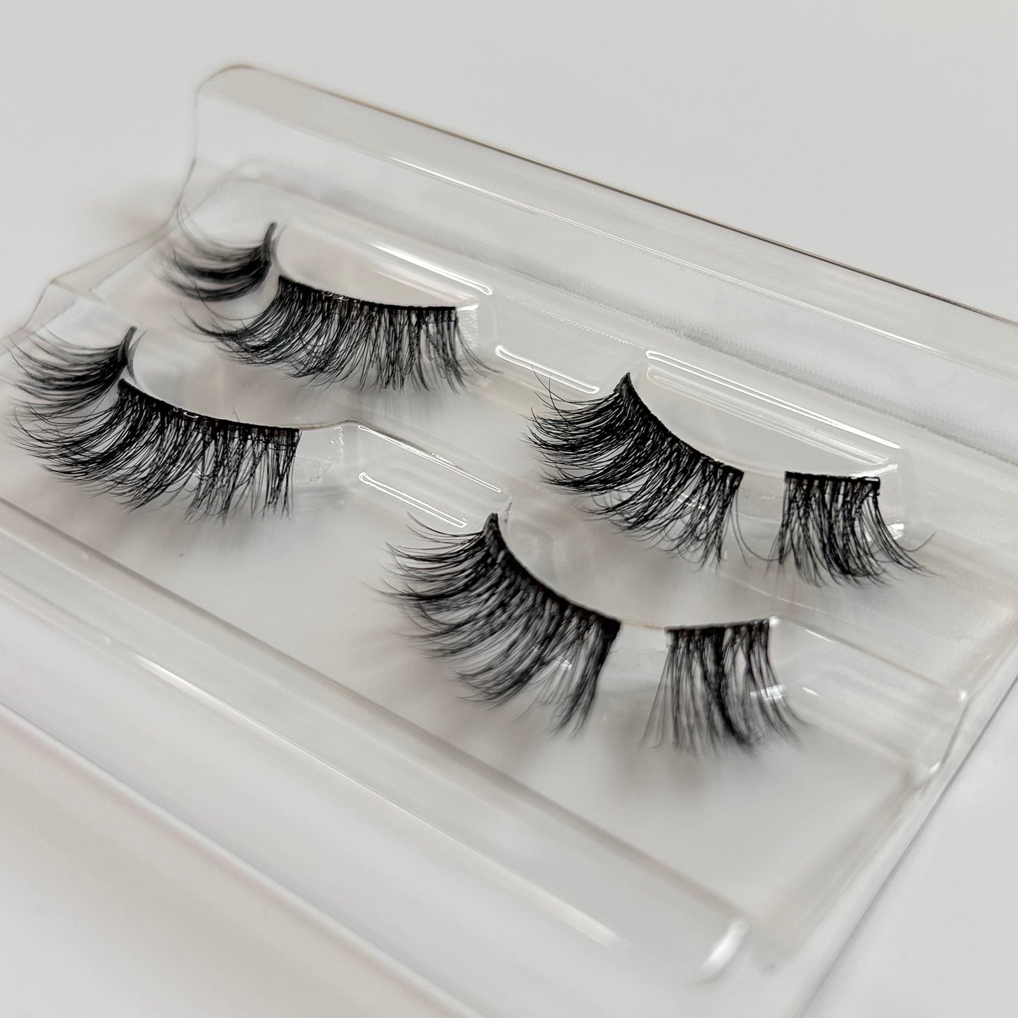 GATE GODDESS - Soft Volume Pre-glued Half-to- Full Lashes