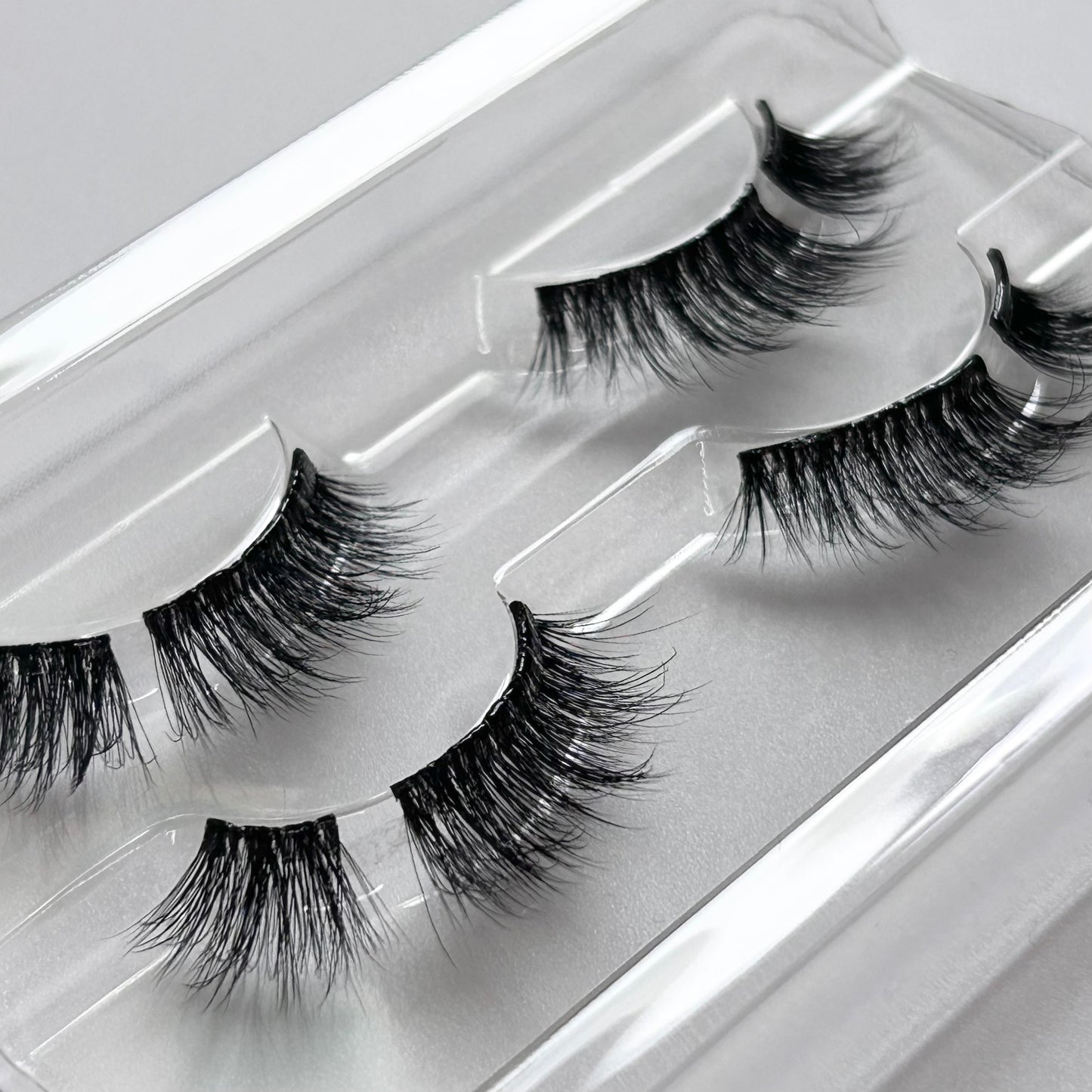 HIGH FLYER - Wispy Soft Volume Pre-glued Half-to- Full Lashes