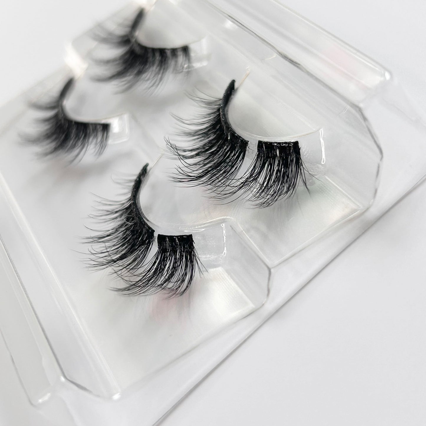ON BOARD OBSESSION - Wispy Spikey Volume Pre-glued Half-to- Full Lashes