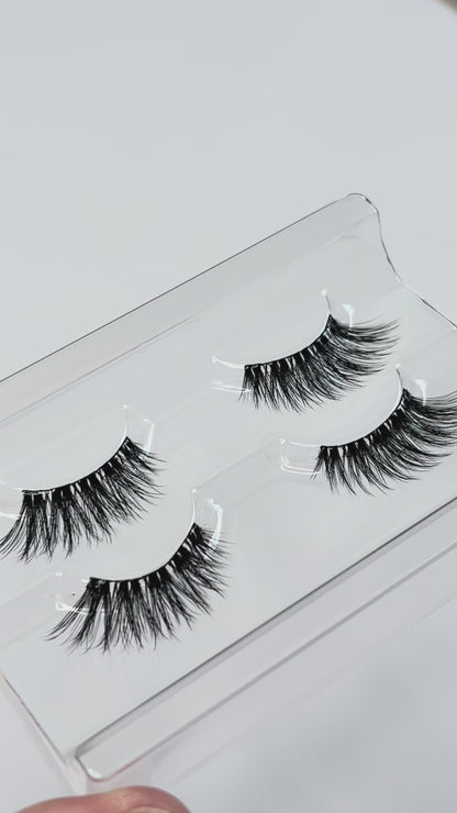 FIRST CLASS FLICK – Fluffy Volume Pre-glued Half Lashes
