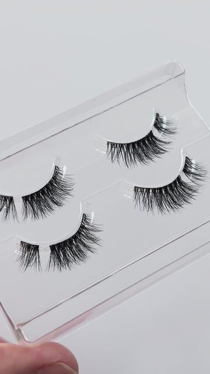 BOARDING PASS - Classic Soft Wispy Volume Pre-glued Half-to- Full Lashes