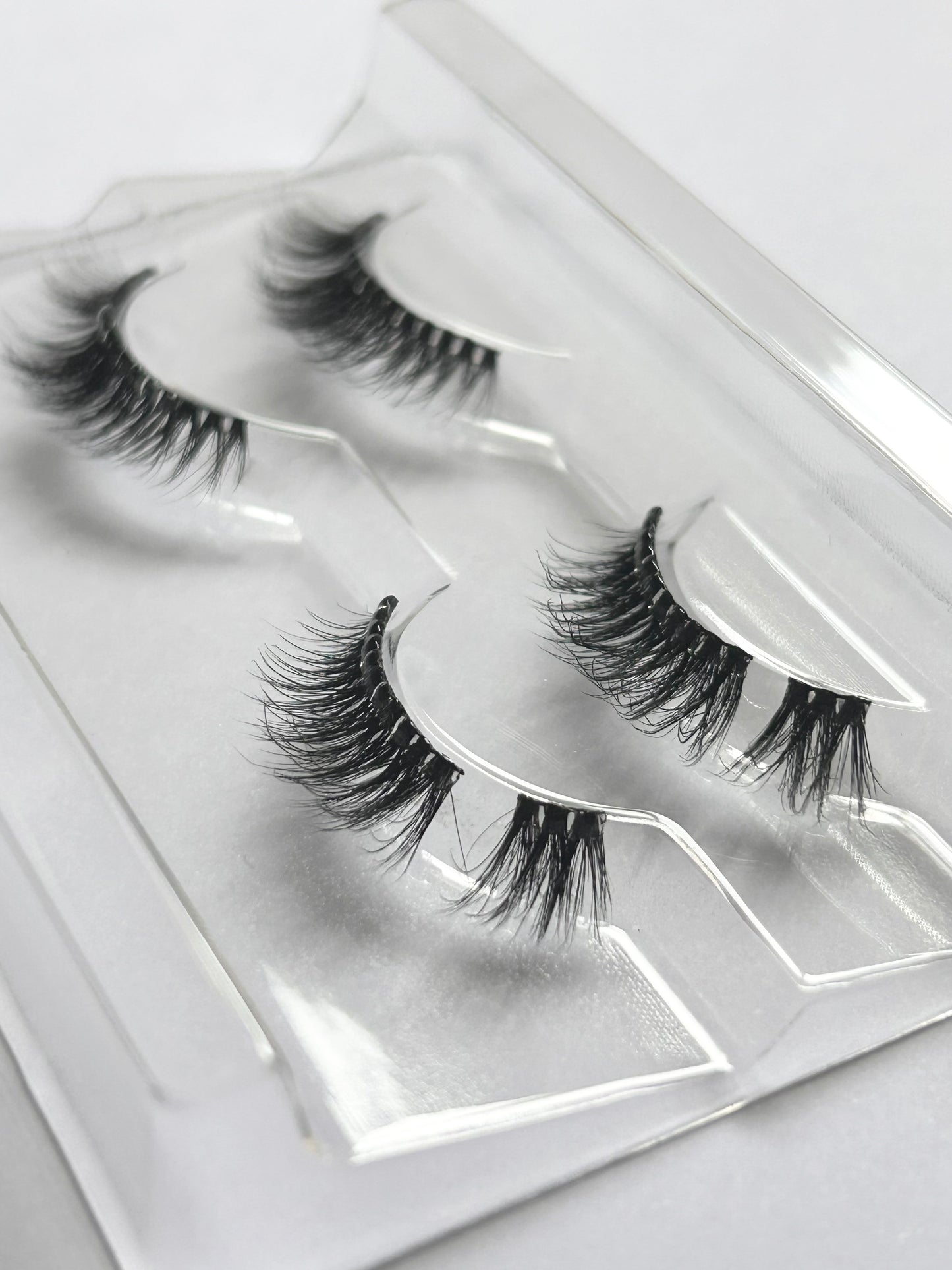 RUNWAY RUSH - Short & Bold Half-to- Full Pre-glued Lashes