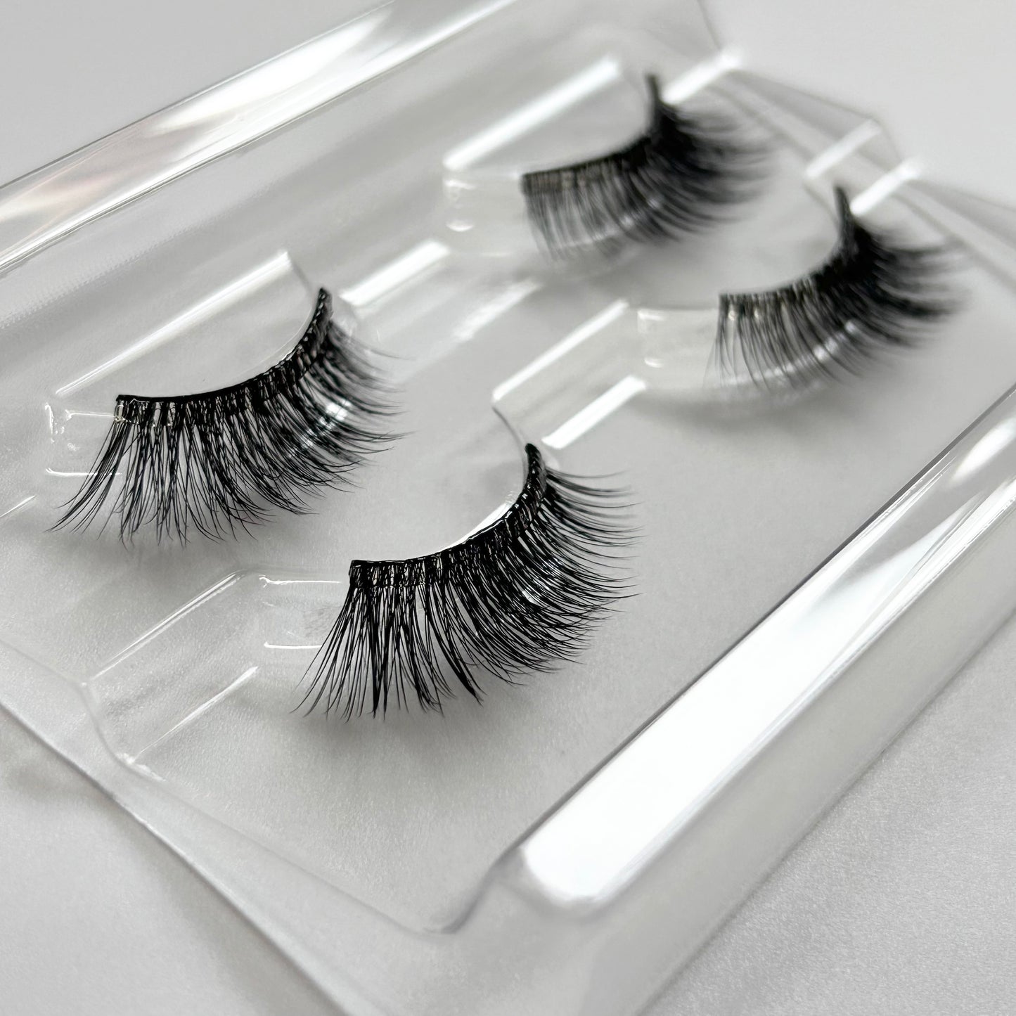 WINDOW SEAT – Classic Natural Wispy Pre-glued Half Lashes