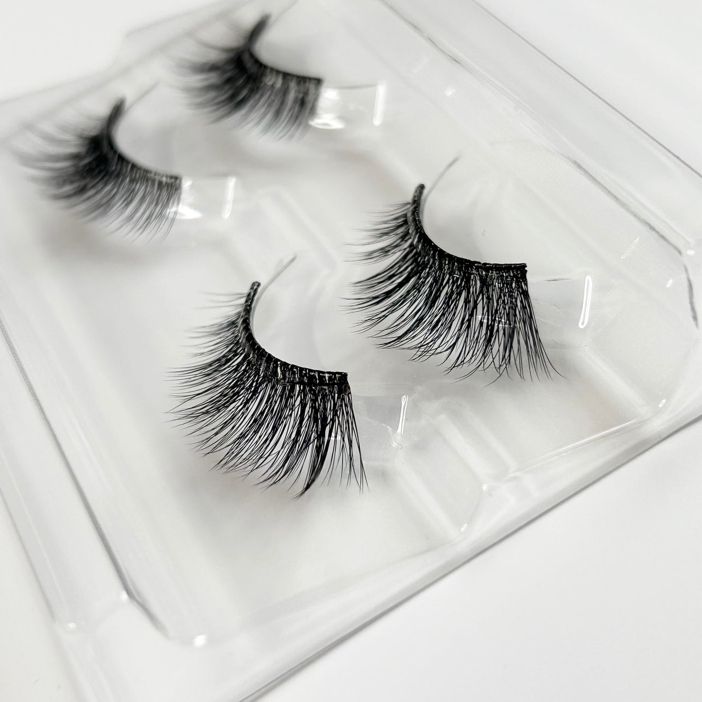 WINDOW SEAT – Classic Natural Wispy Pre-glued Half Lashes