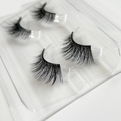 WINDOW SEAT – Classic Natural Wispy Pre-glued Half Lashes